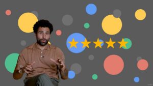 Man speaking or explaining in front of a gray background with colorful circles and a five-star rating graphic to the right.