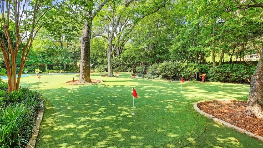 Robb-Report-Houston-putting-green