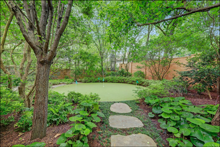 Mansion-Global_Houston-backyard-putting-green