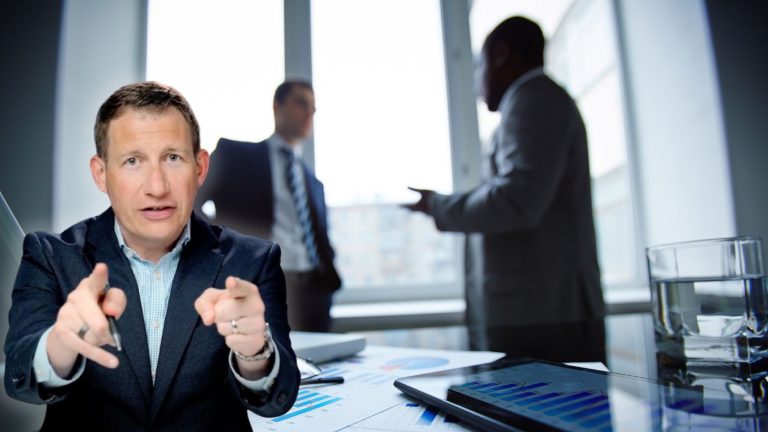 Master-these-7-body-language-cues-BAM-featured-image