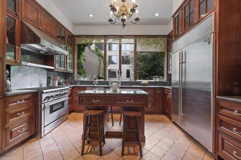 Concierge-Auctions-Sonja-Morgan-townhouse-kitchen