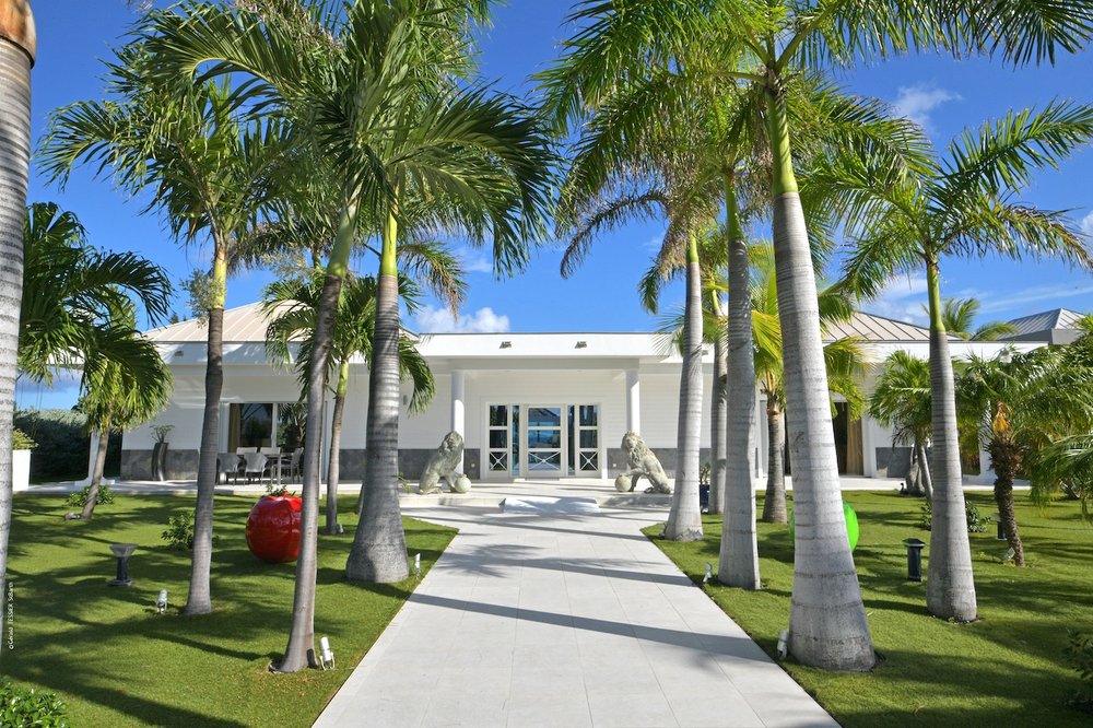 Villa-GOOD-NEWS-front-exterior
