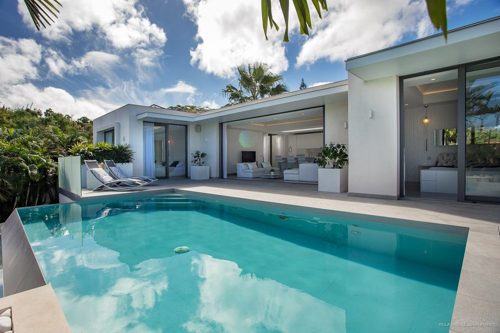 Villa-SAKS-exterior-pool-area-day