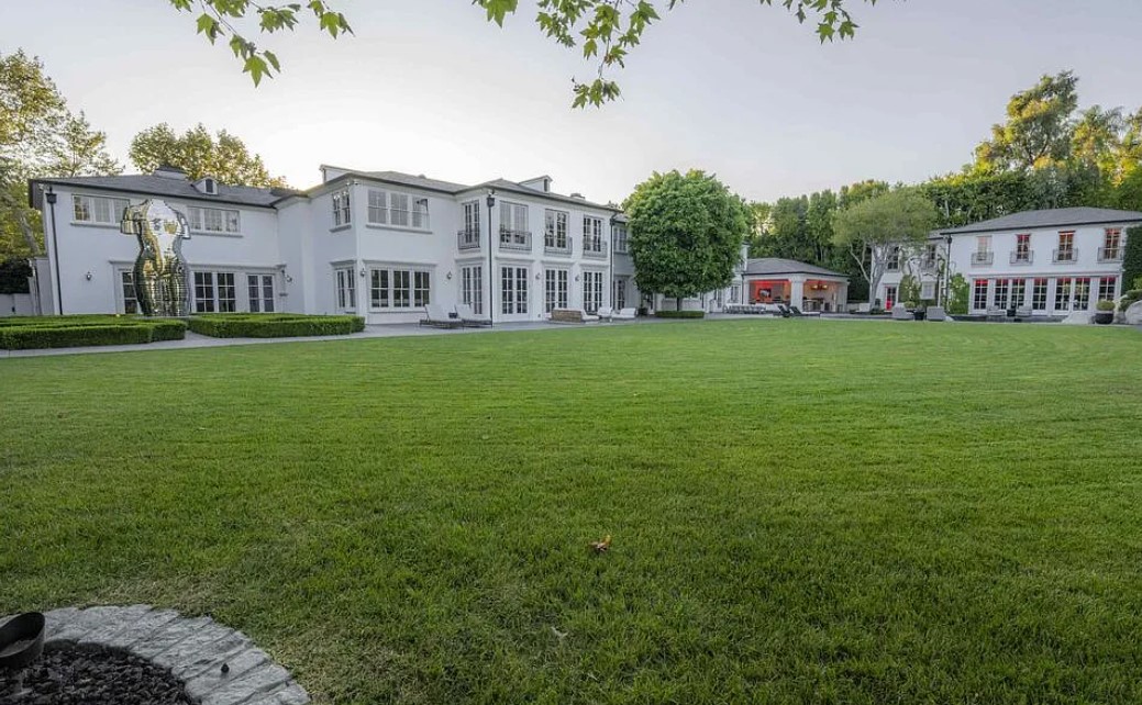 Zillow-Combs-Mansion-front-image