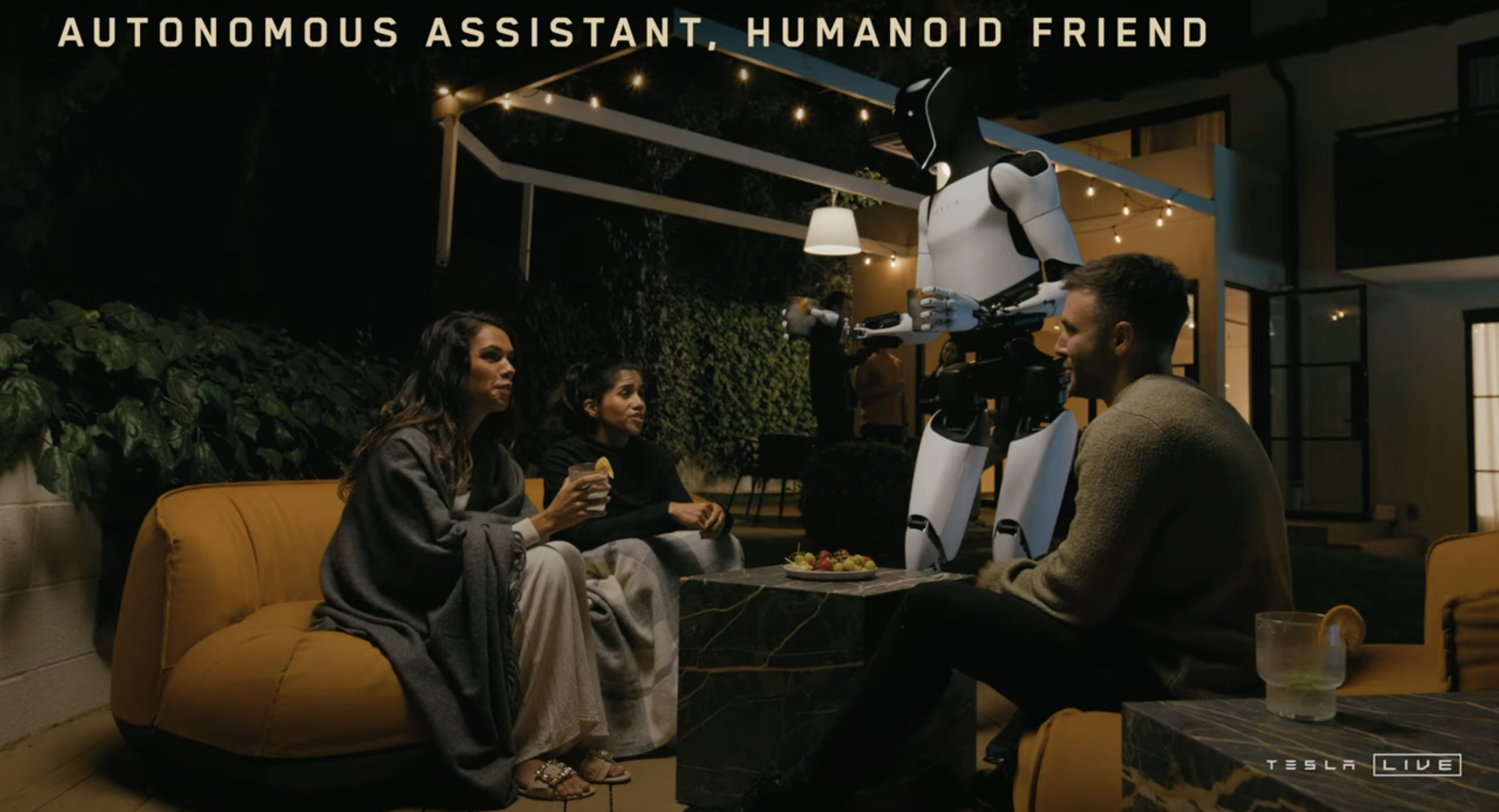 Optimus-serving-drinks-outside
