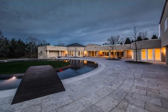Michael-Jordan-Chicago-mansion-exterior_Realtor-dot-com